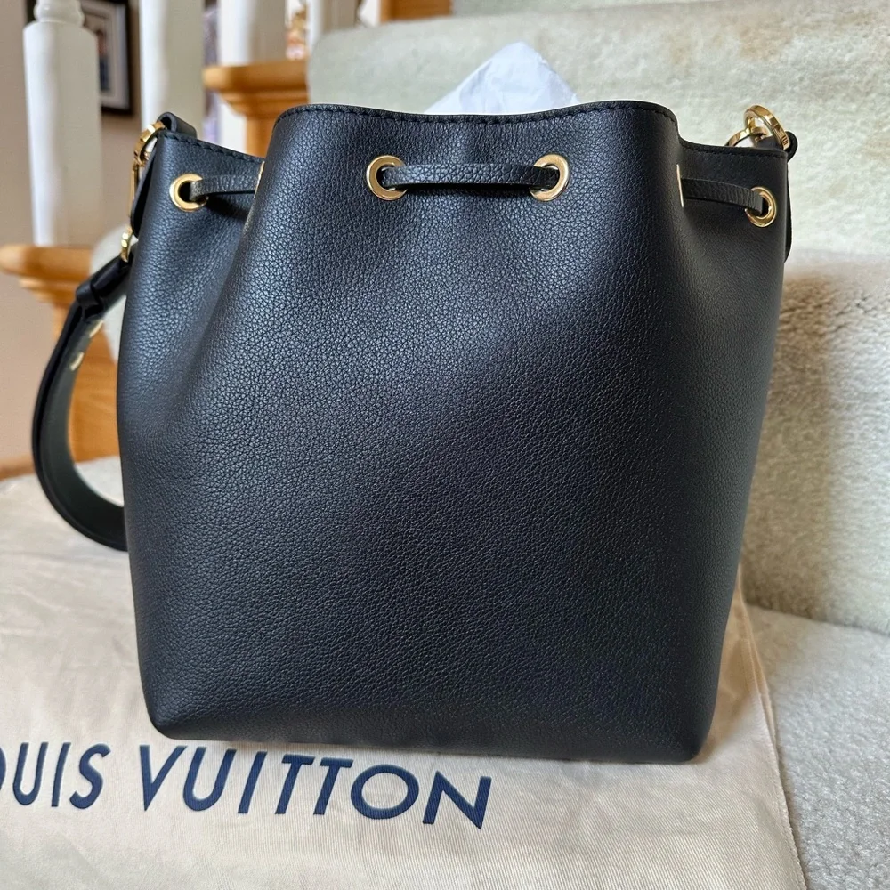 Louis Vuitton Lockme bucket bag